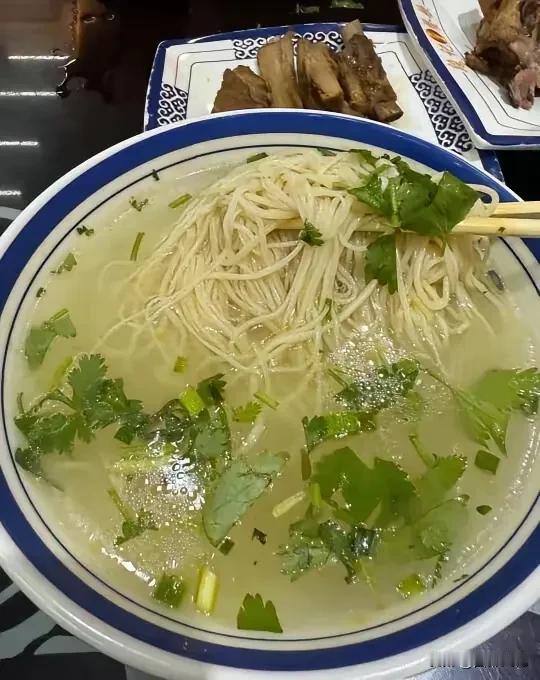 陇西浆水面，清热解暑

炎热的夏日，在外面活动一下，就汗流浃背。就想着吃一碗浆水
