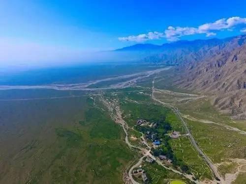 《难忘的扫盲》
作者：黄学勒
一九五八年，我们队为我们办起了幼儿园，我是这个幼儿