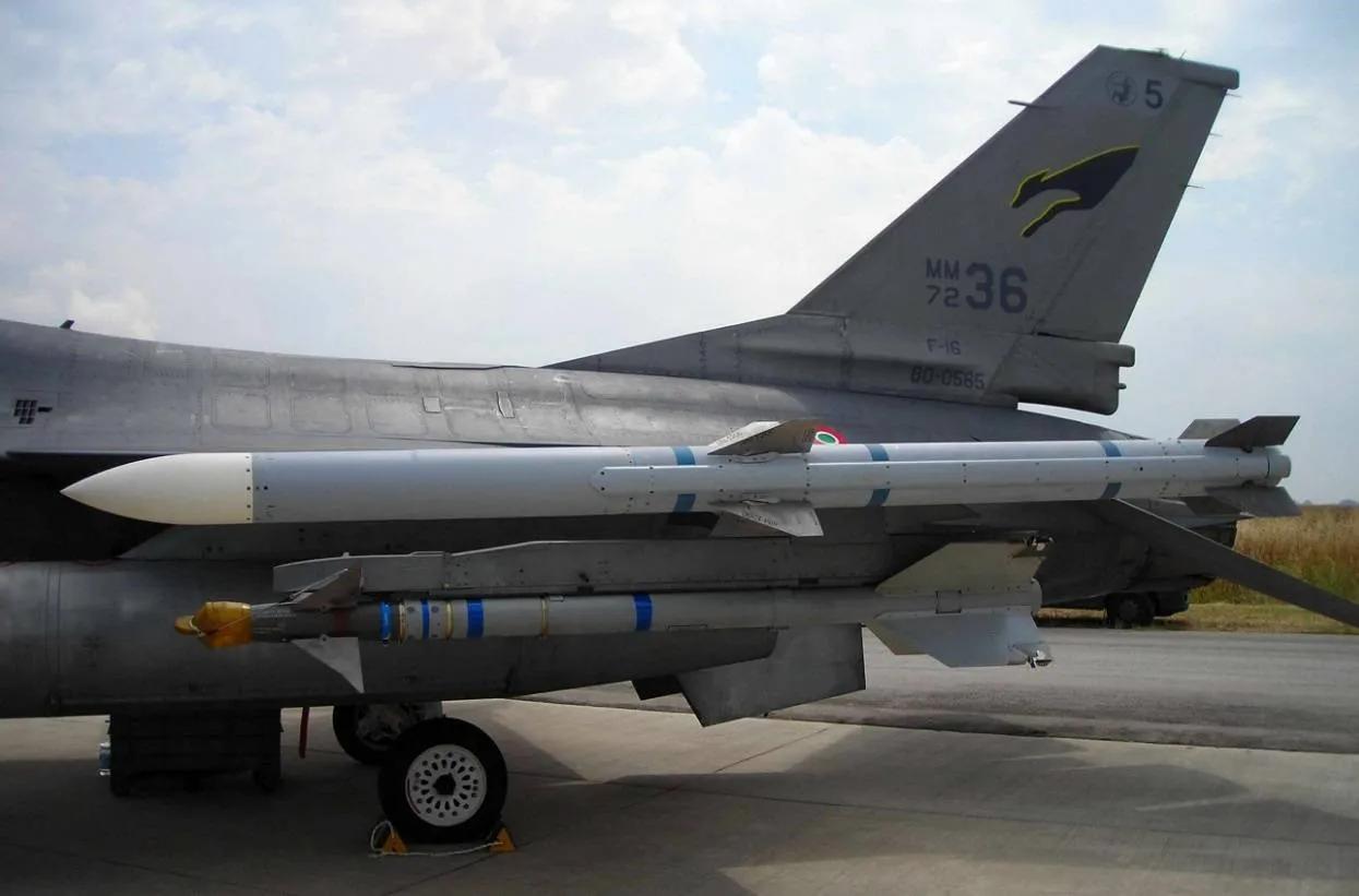 美国将为乌克兰生产另一批空对空导弹 美国军方已经与雷神公司签署了一项生产AIM-