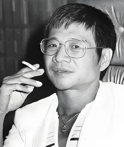 1957年，倪聪在内蒙古当公安，因养狗咬了领导、拆木桥烤火被判重刑。走投无路之下