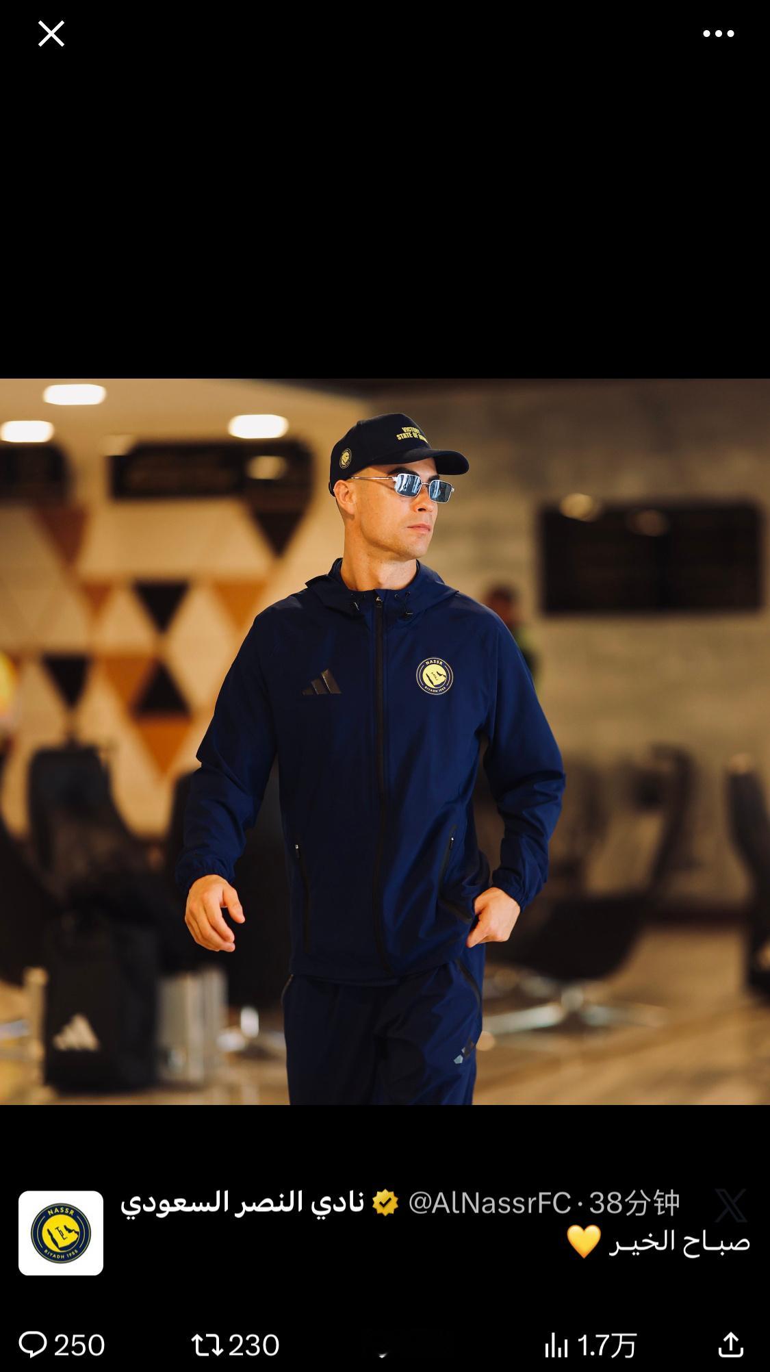 小墨镜一戴 更帅过分了