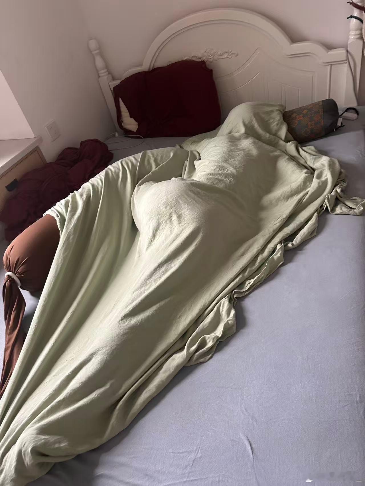 我这神一般的睡姿🙃 ​​​