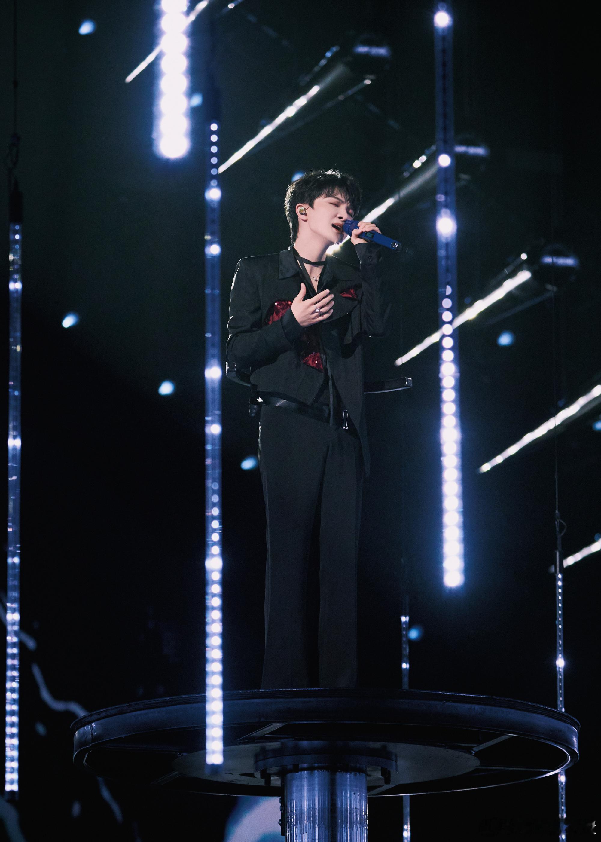 向全世界安利我担周深 