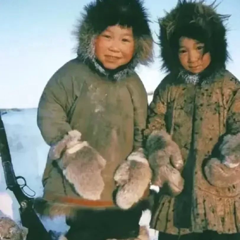 格陵兰岛🇬🇱原住民，长相酷似汉人[傻眼] 