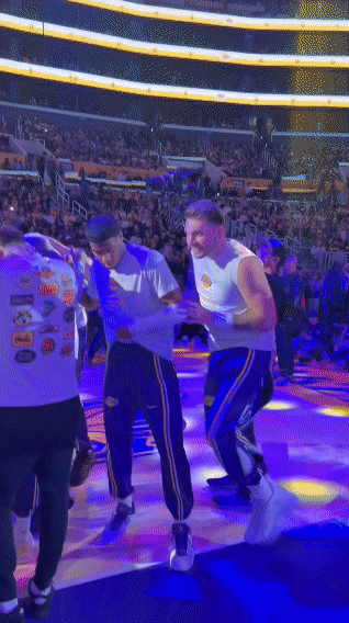 这就是未来国家队队友打招呼的方式😈湖人战胜独行侠