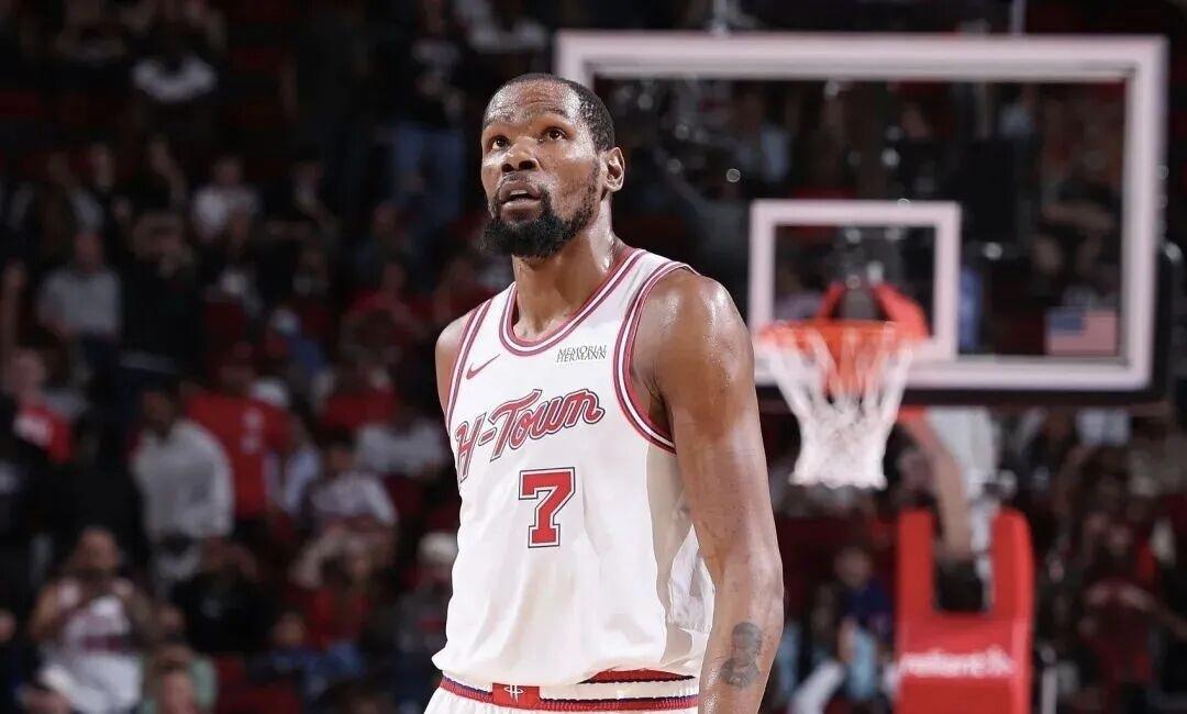 我也想过你这个例子，但真不一样，人阿尔斯通打的好好的，而火箭是没有控卫。所以唯一