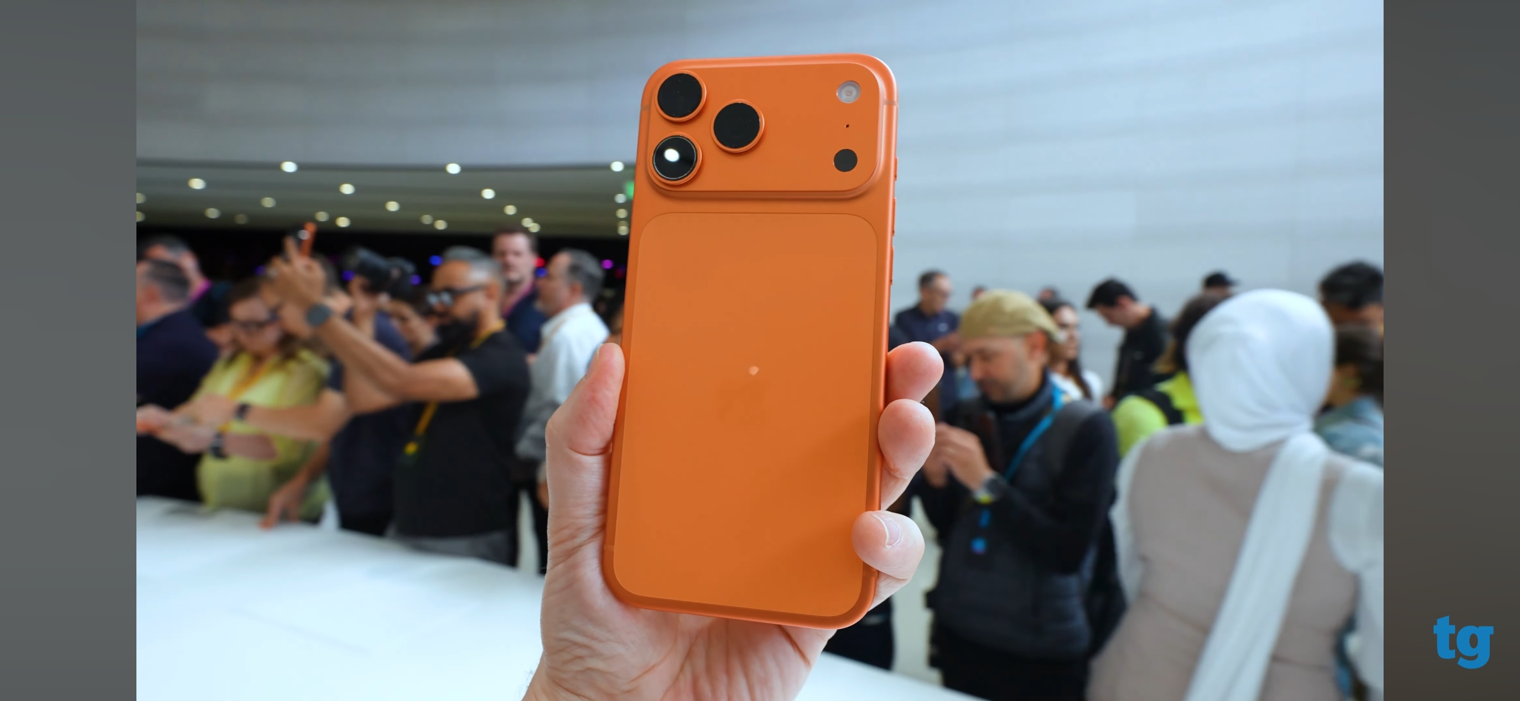 iPhone17ProMax问大家一个问题，有没有人考虑这代裸奔？大面积高强铝和