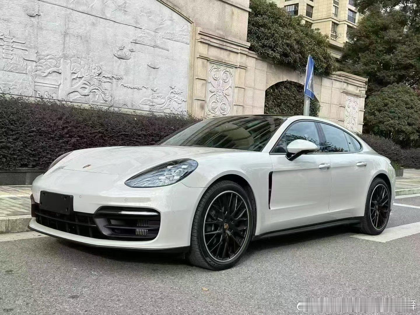 2022年5月保时捷帕拉梅拉 2.9T，极品车况，安全行驶3万多公里。配置：隐形