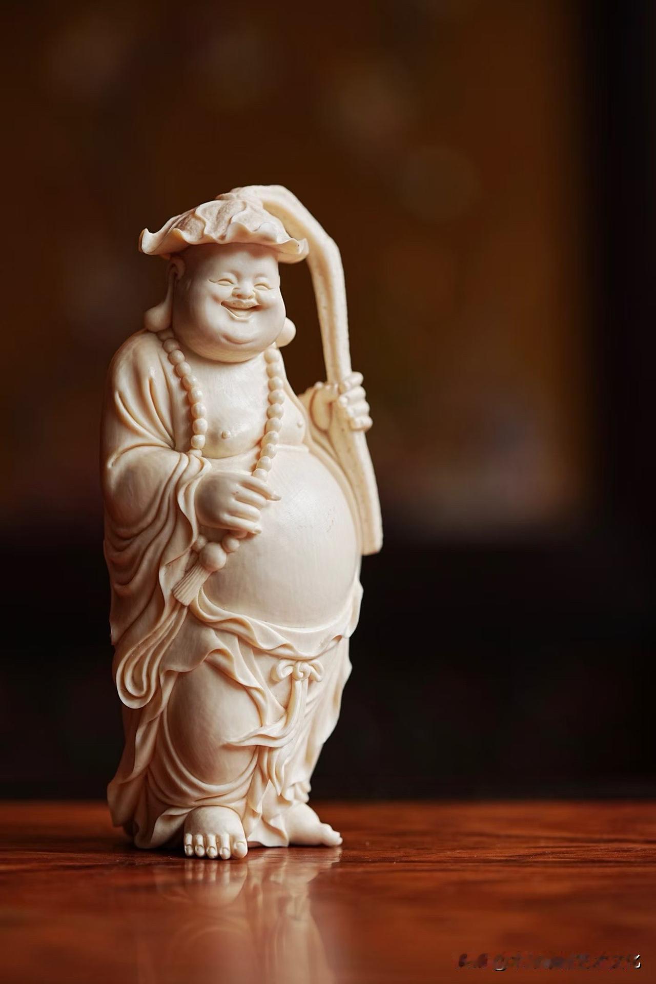 有些人喜欢弥勒，是因为吉祥。

有些人喜欢弥勒，是因为那份发自内心的笑意。

这