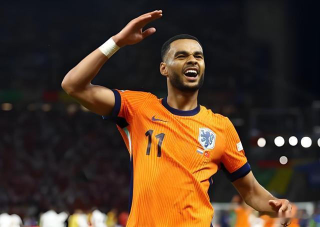 5-1，2-1，世界杯疯狂1夜：日本队躺赢，第3支晋级球队产生不知不觉，2026