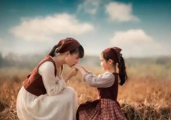 教育最大的真相：

你其实不是在养孩子，

你是在养一个，

未来的成年人！
