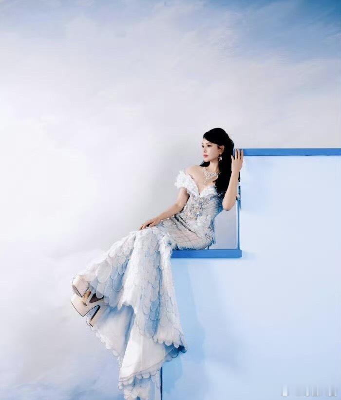 伊能静尝试生酮饮食半年瘦到86斤伊能静瘦到86斤那个热搜看得我头皮发麻，空腹喝油