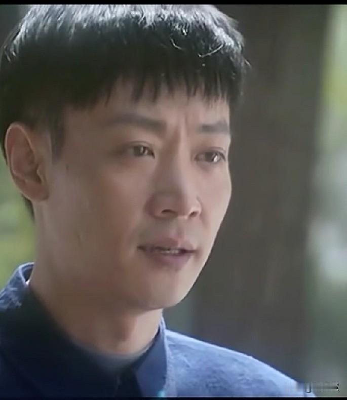 是不是这种脸型的不容易显老，这么多年过去再看他，没变化[奸笑]