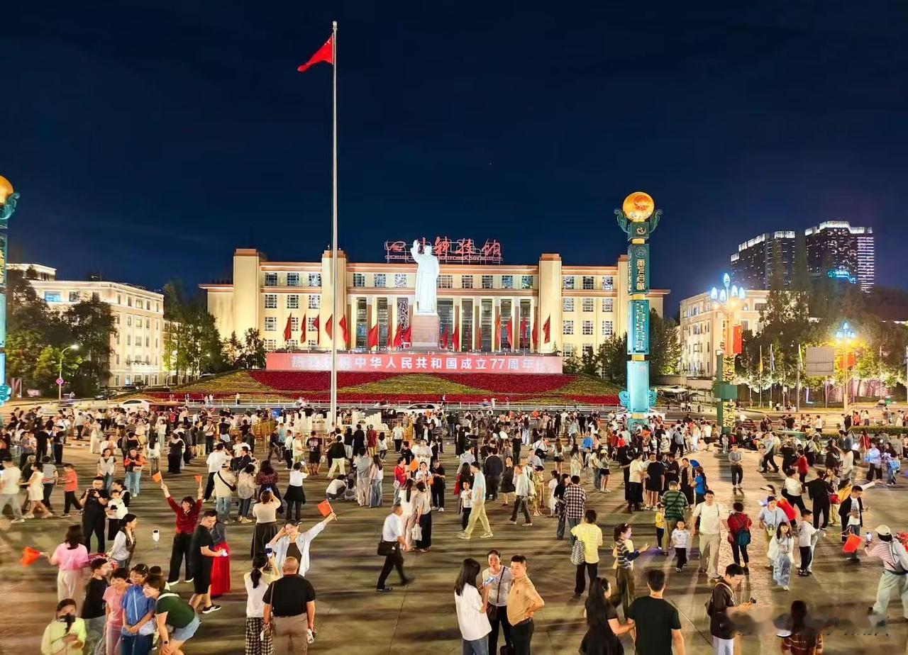 天府盛景，礼赞祖国
成都市老年人协会摄影专委会
图文原创：唐远明
组稿编辑：傅显