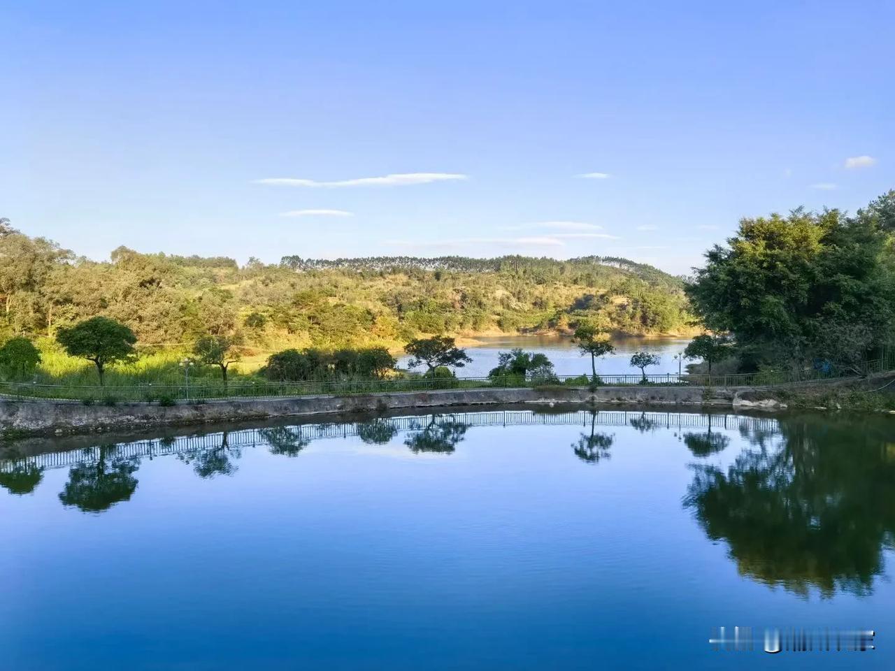 潮州的天空实在太美了 朋友们，11月1号好心情 朋友们见者好运