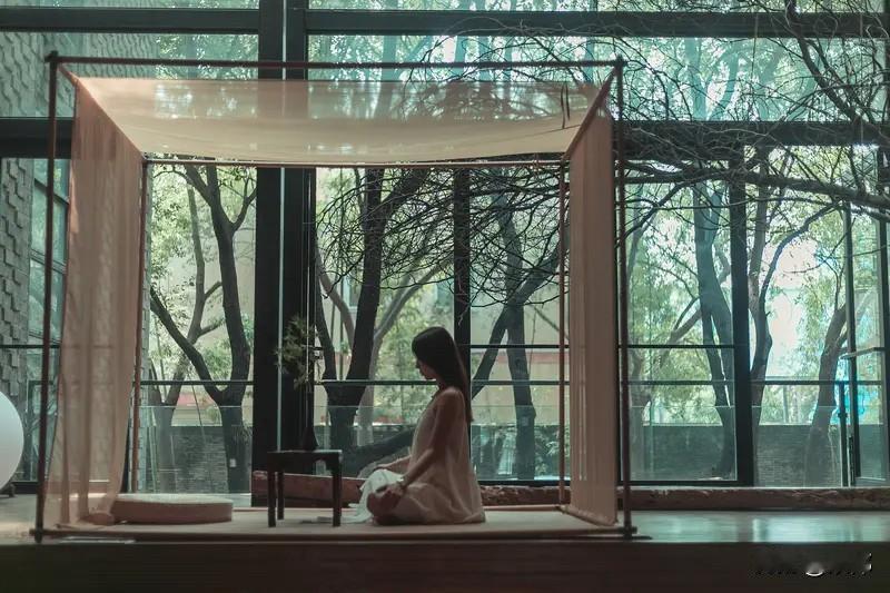 🧘‍♀️ 真正的禅修，不是躲进深山，而是在红尘里修一颗“不动心”

很多人一提