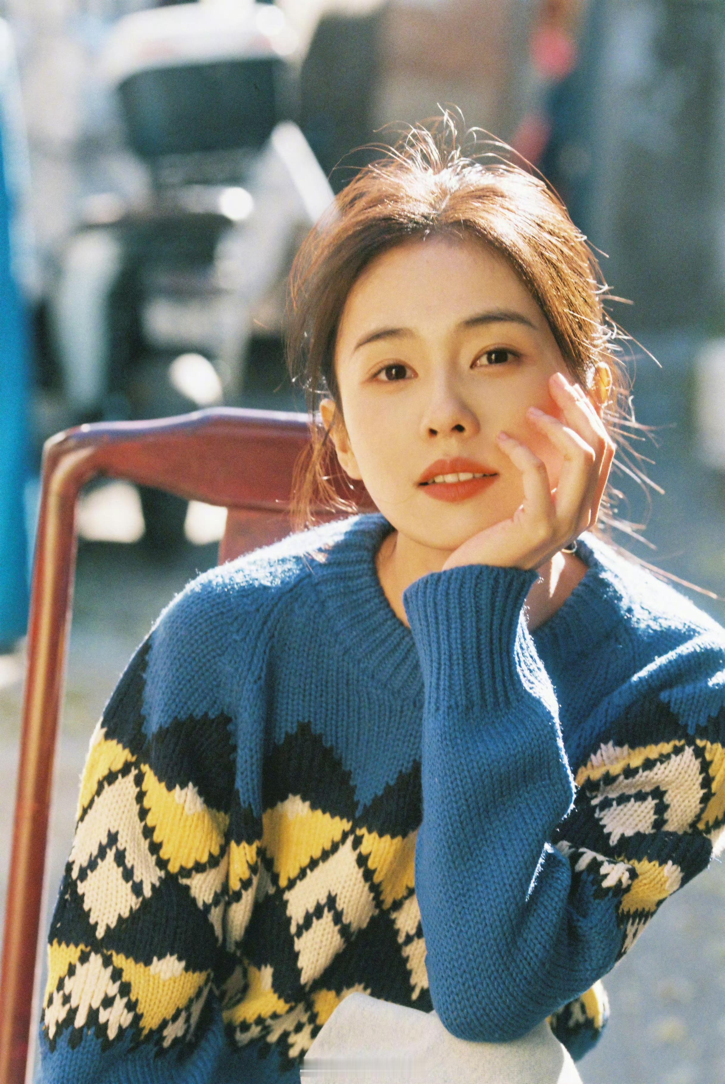 白鹿这组图挺好看的！好有故事感呀！[求关注]白鹿明媚高马尾 ​​​