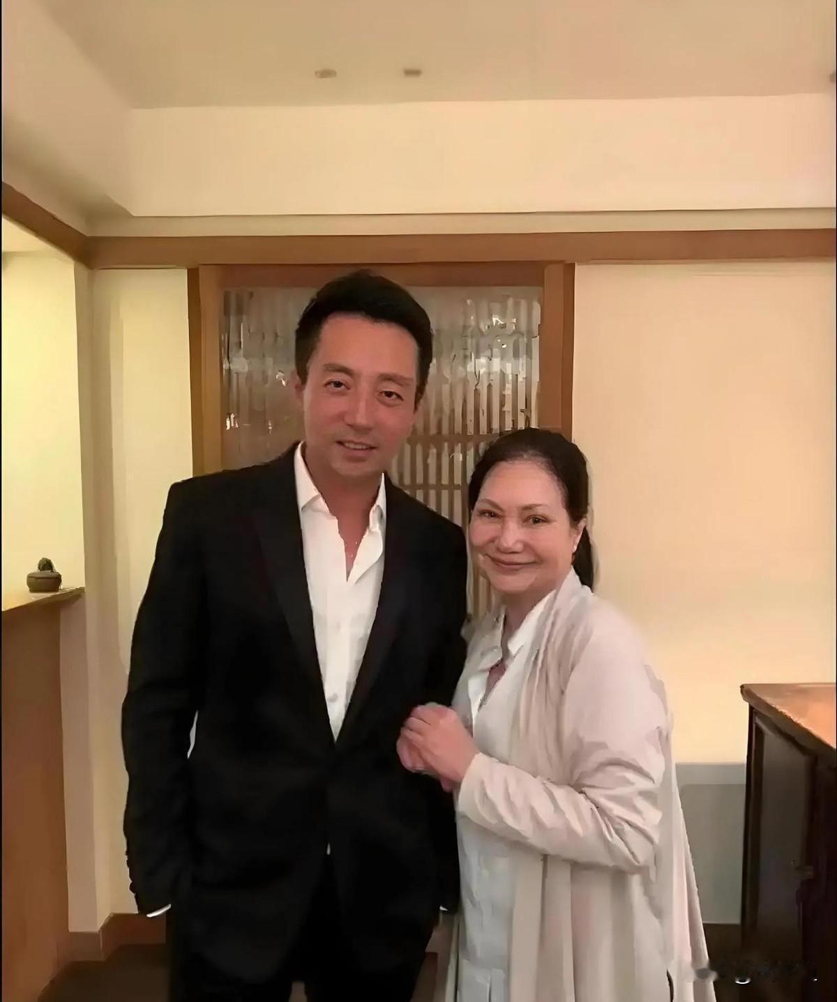 黄春梅最近聊起女儿婚姻那些事儿，信息量可真不小。她说大S骨子里就带着股倔劲儿，跟