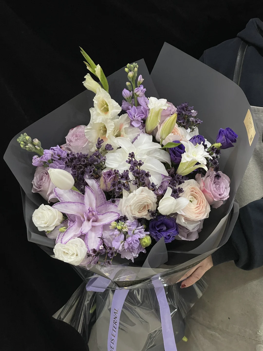 紫色系重瓣百合花束