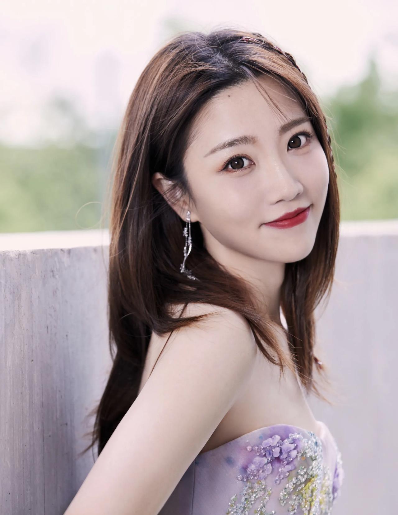 张纯烨美图分享18：张予彤 中戏校花张纯烨 张长纯烨 张依彤 张星烨 张烨琳 周