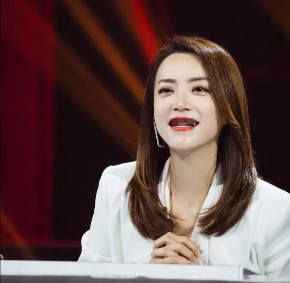 那年，谢霆锋的女助理霍汶希被男友甩了，不久以后，她才发现自己已经怀孕，当时霍汶希