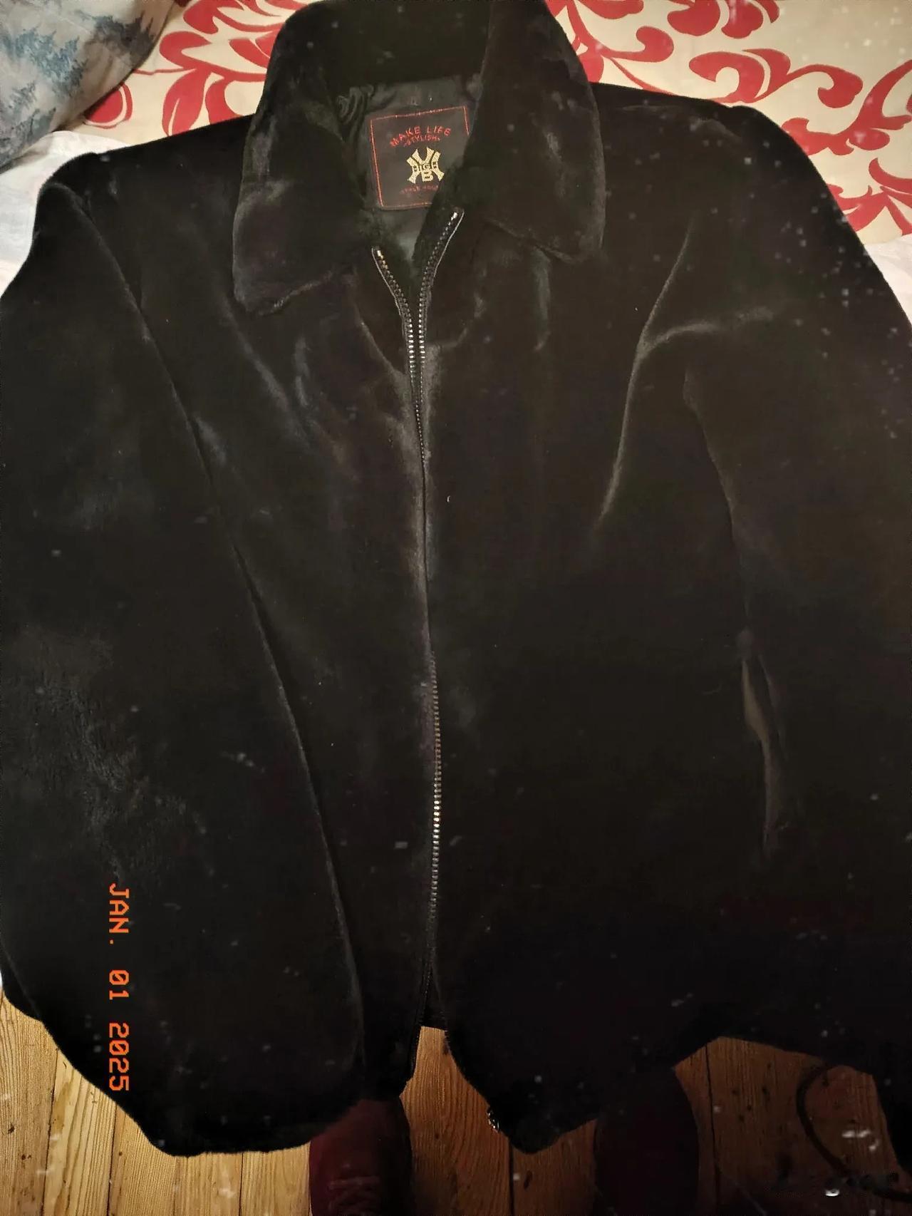 前两年在某平台买的海芙蓉衣服。当时260块。外观看上漂亮，当时看上去他这跟拉连质