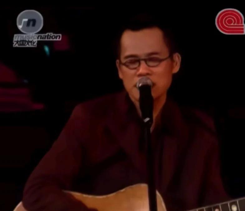 汪峰认为罗大佑才是华语乐坛摇滚乐的开山鼻祖，摇滚乐早期最重要的一张专辑就是罗大佑