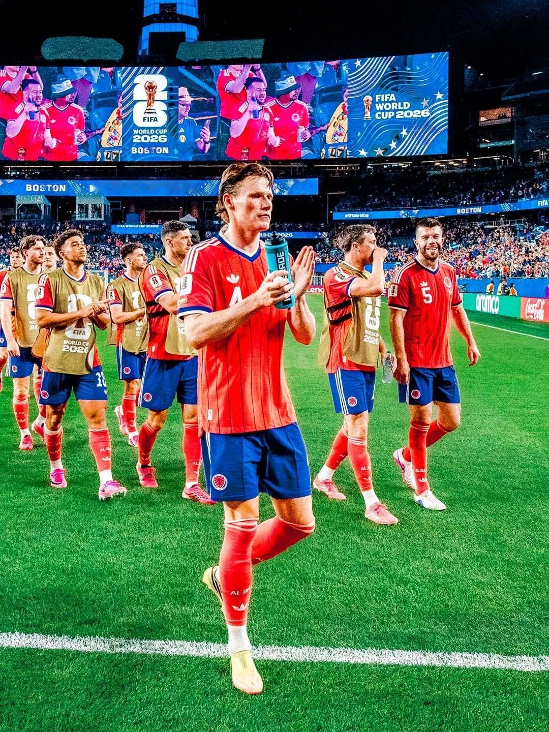 🌍🏆 今日中午结束的美加墨世界杯C组首轮比赛中，苏格兰队以1-0击败海地队。