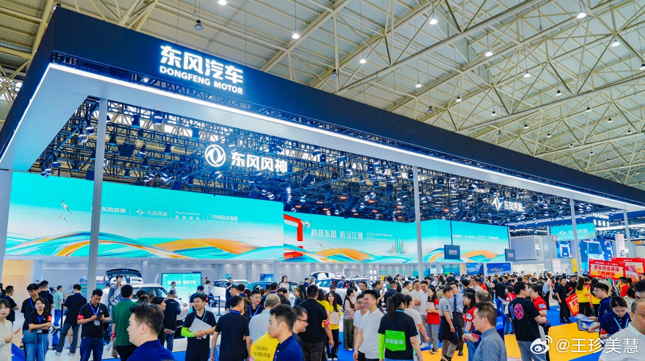 还得是东风会玩，把赛道技术塞进7万块的轿车里！看看2025款奕炫这波操作，入门就