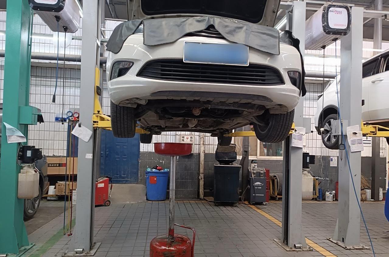 对于男人来说，车子就像是第二个老婆一样重要，所以日常的维护保养是少不了的，身为多