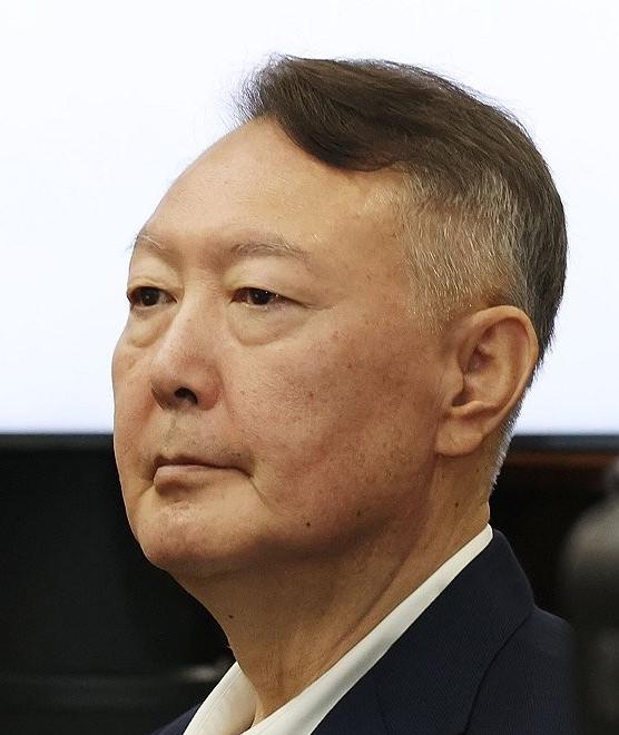 快报！韩国前总统尹锡悦被判无期徒刑。
当地时间2月19日，韩国首尔中央法院就前总