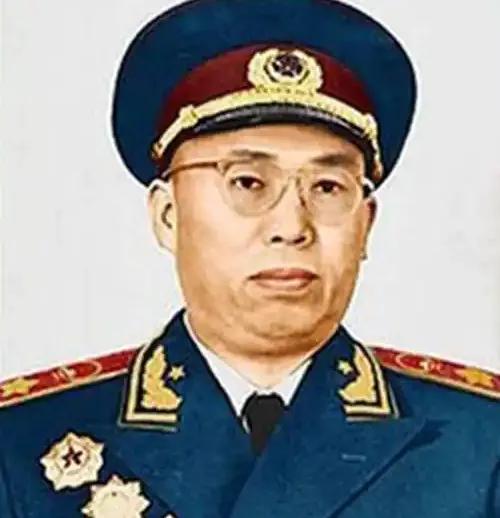 罗荣桓元帅秘书张秋桥。

张秋桥1920年9月生于山东巨野，1937年12月奔赴