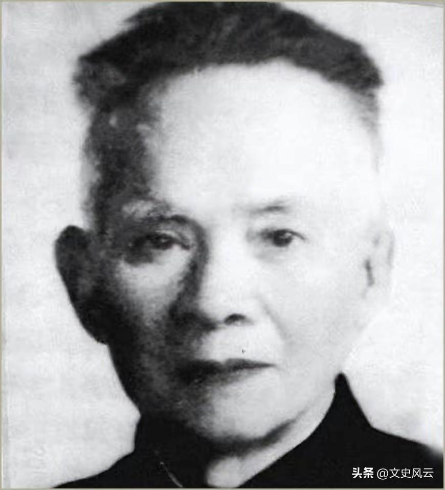 1948年，黄百韬兵团12万人被围，5个军长竟无一人投降，华野血战16天才明白，