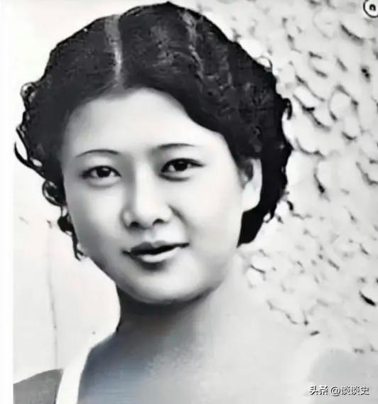 1937年，19岁“游泳皇后”杨秀琼结婚。她提出想避孕10年，丈夫爽快答应。不到