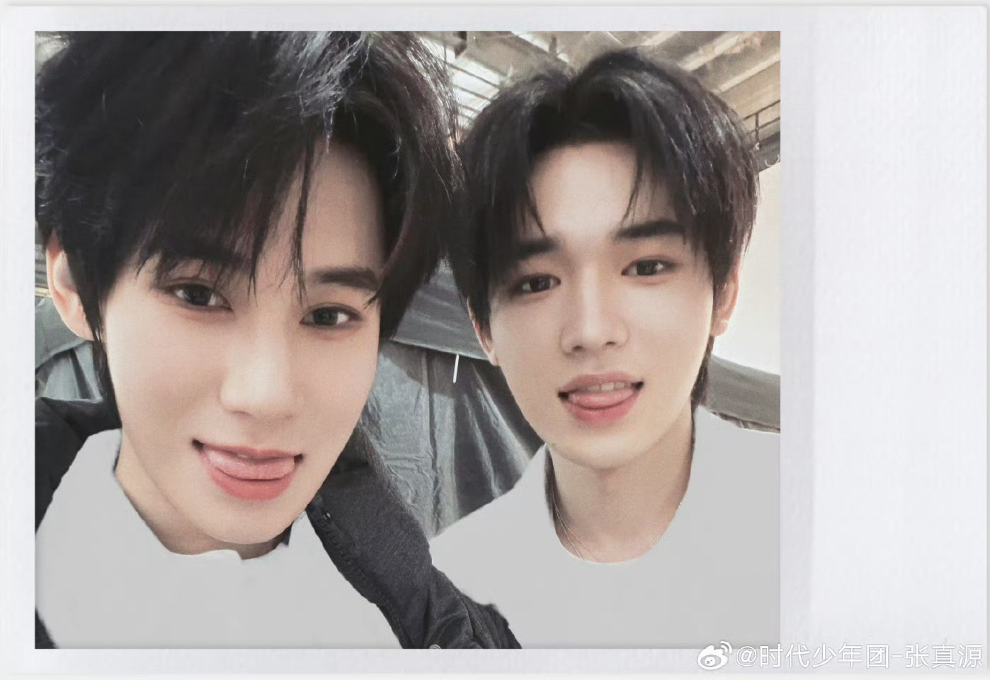 张真源在宋亚轩21岁尾声拍下的照片张真源这天是重点亚轩生日 一起吐舌好萌 