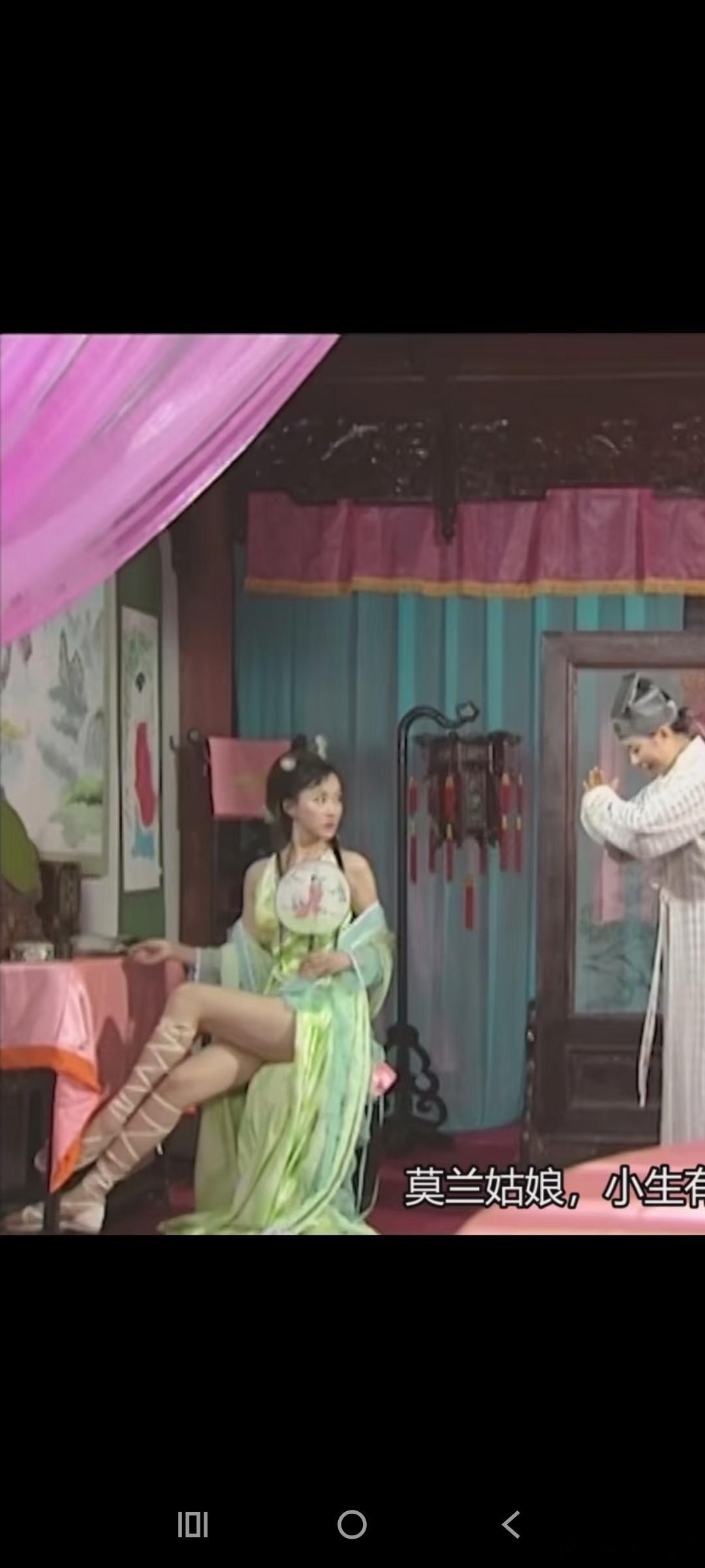 萧蔷这个大长腿啊(怎么以前完全没意识到这套衣服多奇怪) 