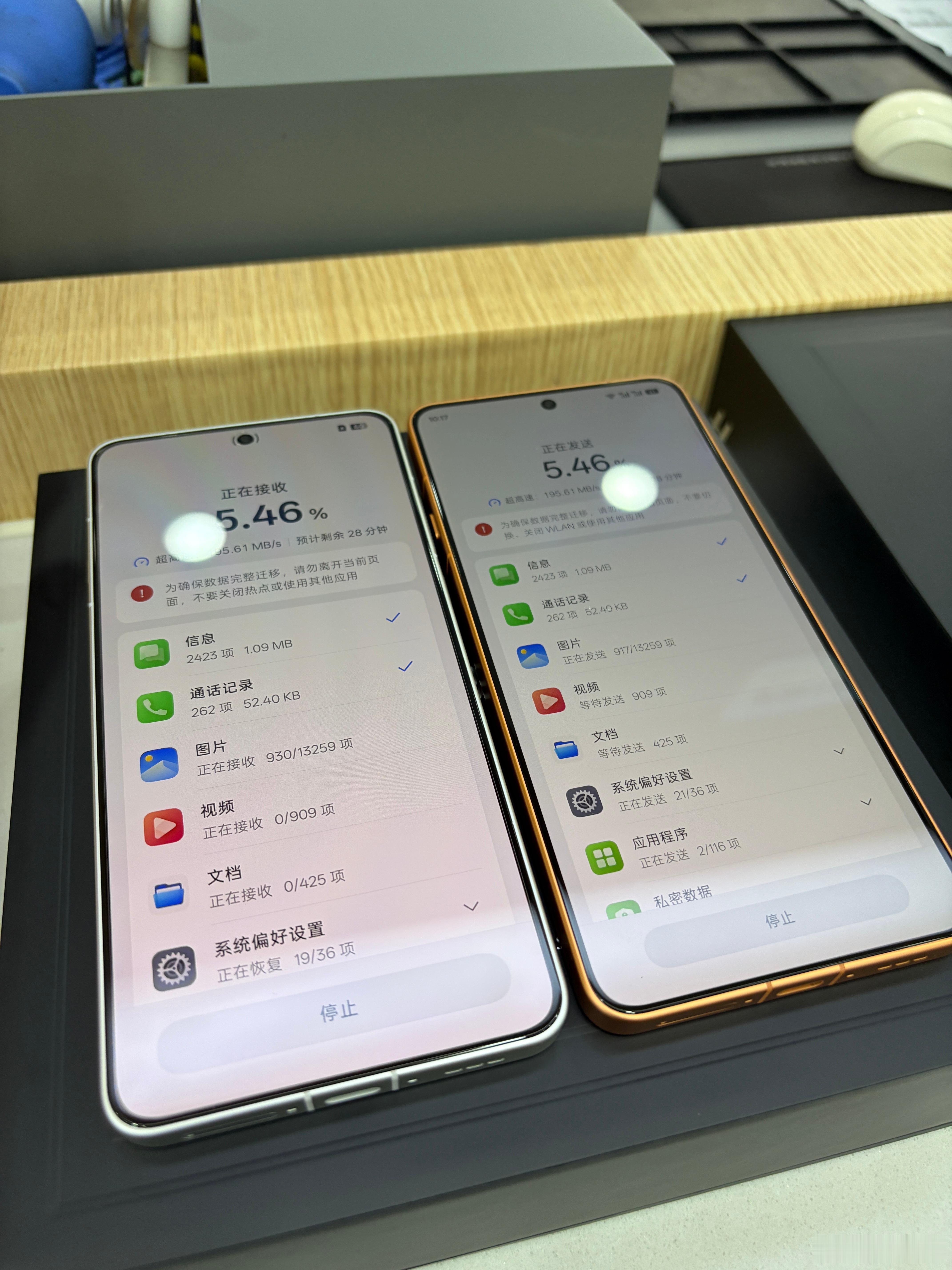 OPPO 这个出厂膜不如不贴一对比才发现还有彩虹纹