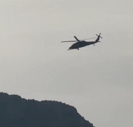 忙活了一整夜，搜救 F-15E 飞行员的结果终于出来了：两架 "黑鹰" 被打得千