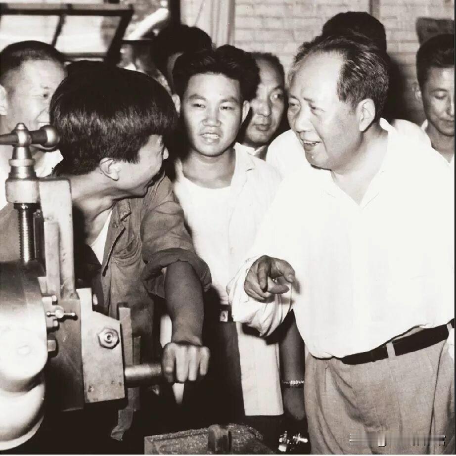 毛主席在机工厂与学生交流
