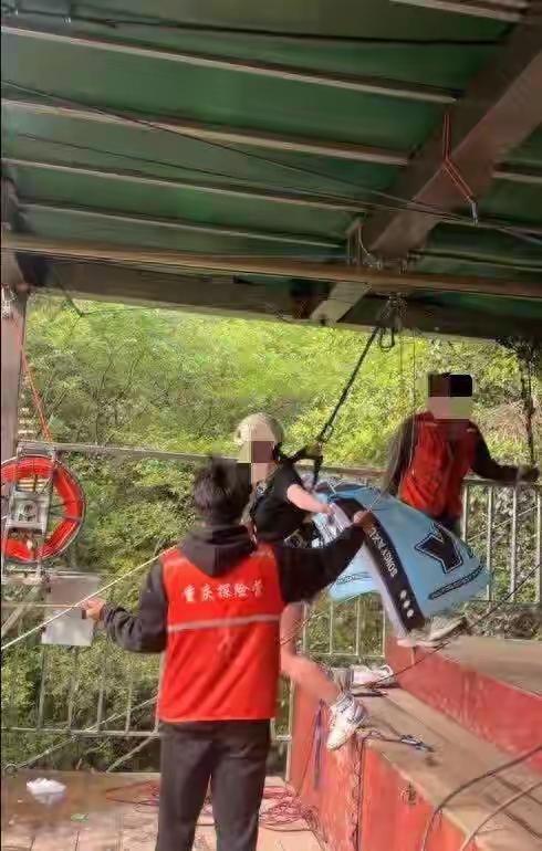 景区探险险丢性命，安全疏漏怎容漠视景区游乐再出夺命悲剧，高空项目的安全漏洞终究酿