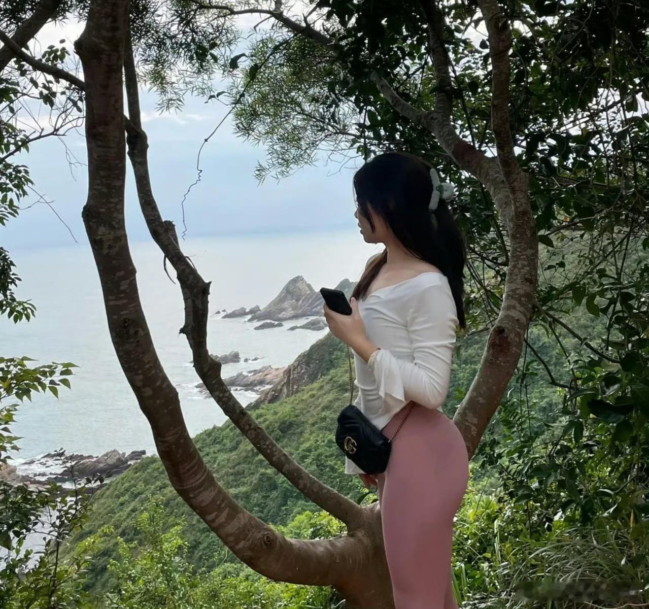 深圳周末，爬山涉水徒步齰鱼涌。2026年的第一月，把你愿望喊给大海吧？ 