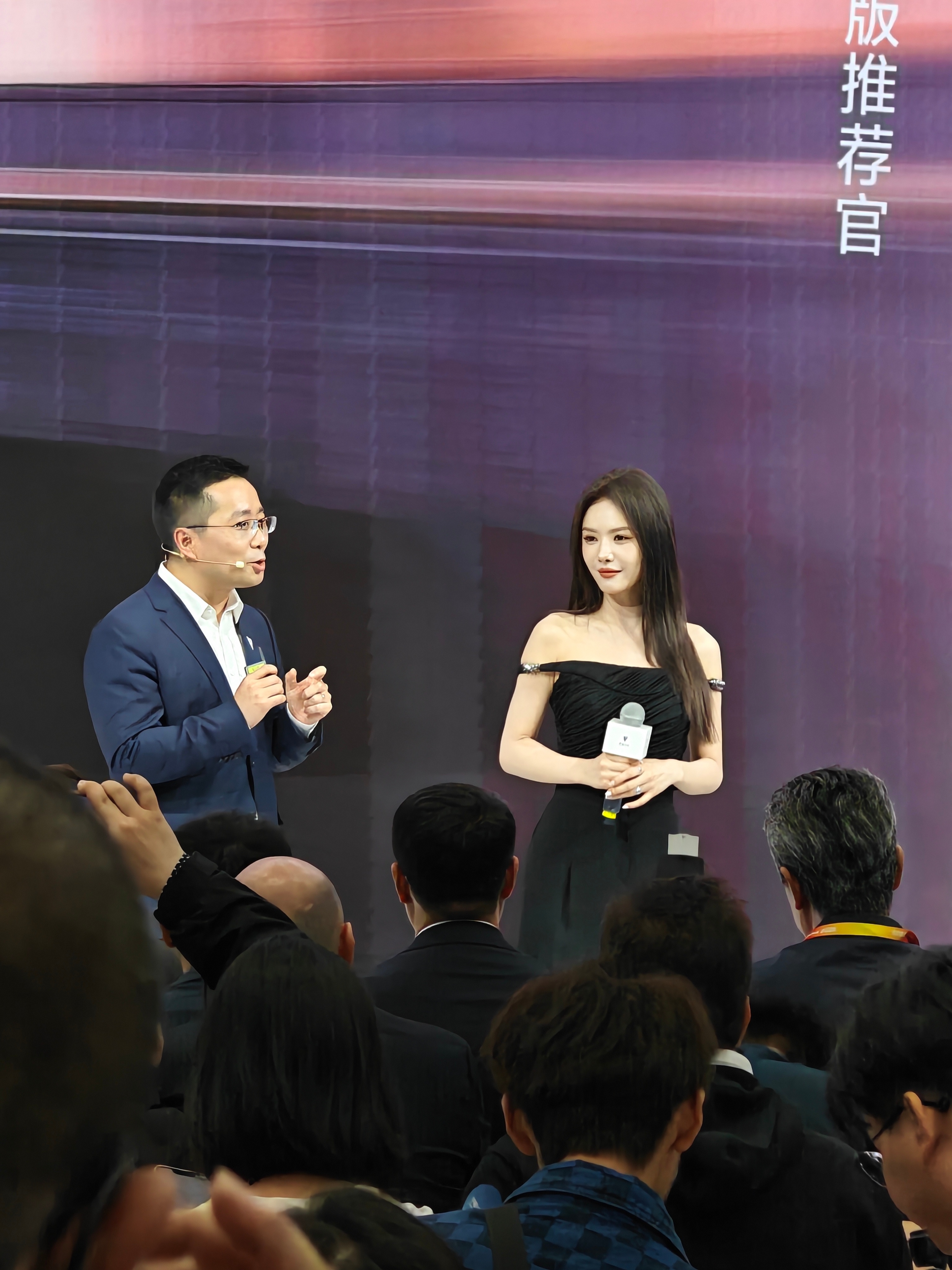 北京车展，第三站深蓝！追到第一个女明星了，蔡文静！我还真看过她演的电视剧和电影，