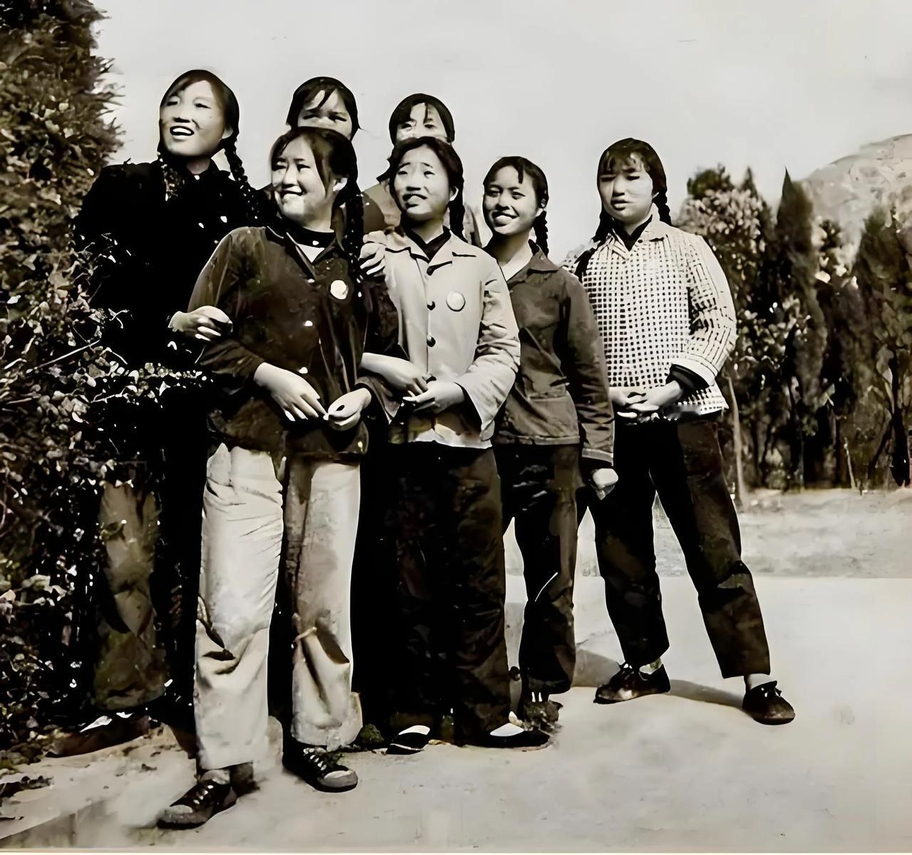 说说知青那些年那些事（原创）
下乡后，指导员宣布的第一件事，就是知青不许搞对象