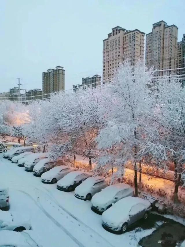 人们对烟火气有着不同的解读，有人说，烟火气是烧烤、炖煮食物的气味，市井生活的滋味
