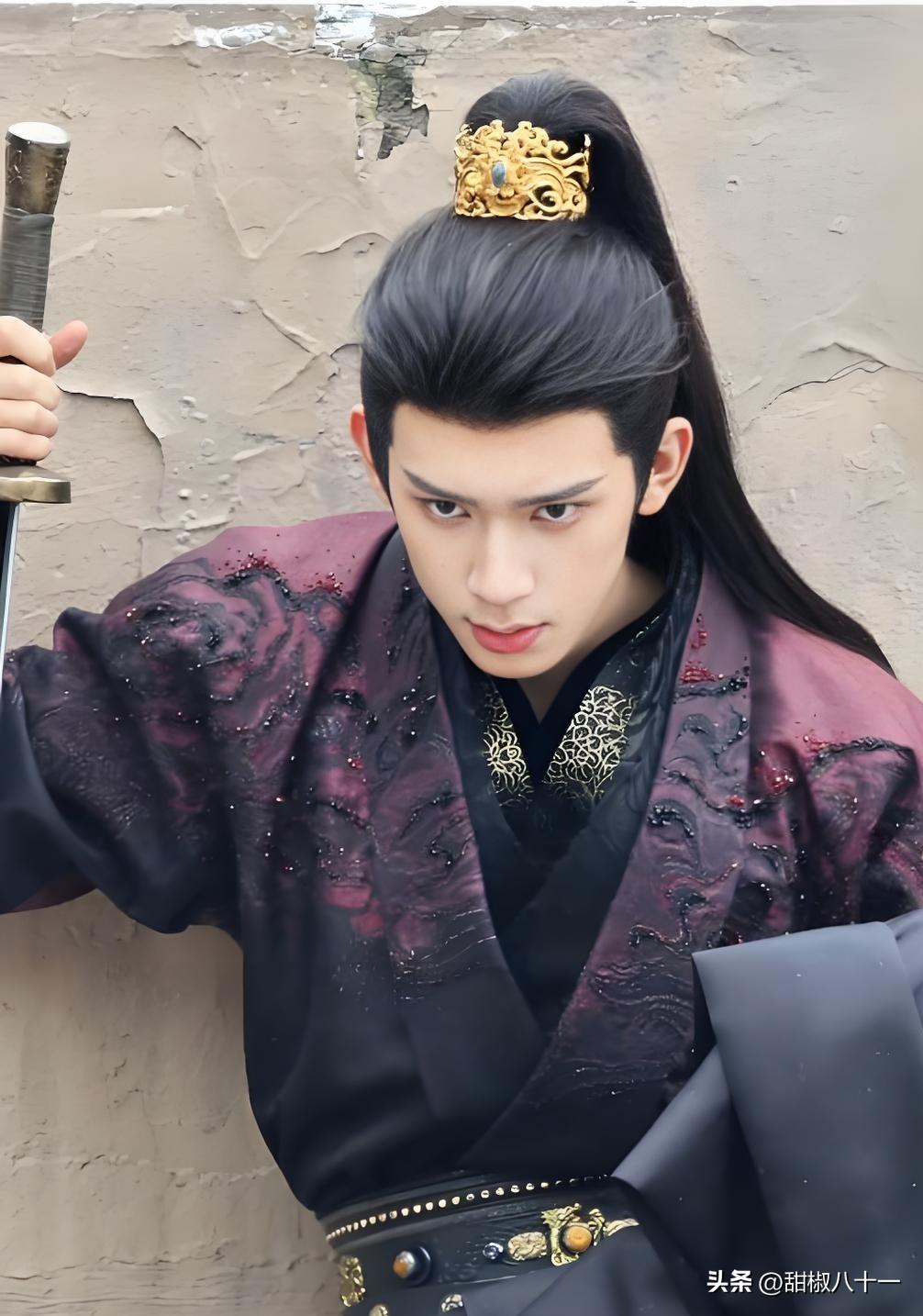 没看懂完全没看懂，

就电视剧《逐玉》随元青躲在亲戚家，

亲戚怕他这丧家之犬带