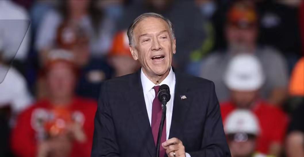 蓬佩奥是特朗普的跟屁虫，拍起马屁来，真让人肉麻。面对美以联合袭击伊朗，全球都在谴