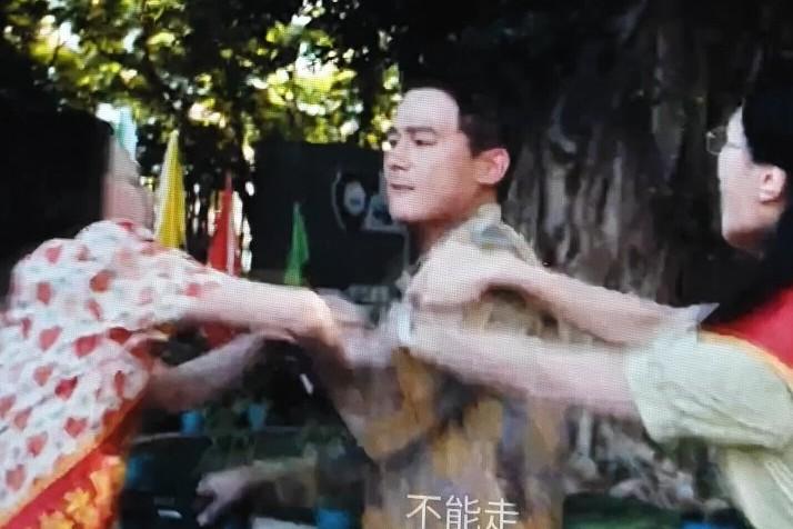 刚刷完《交锋》7、8集，最戳人的细节就是林看山那波把金丽娜当掩护的操作，完全把谍