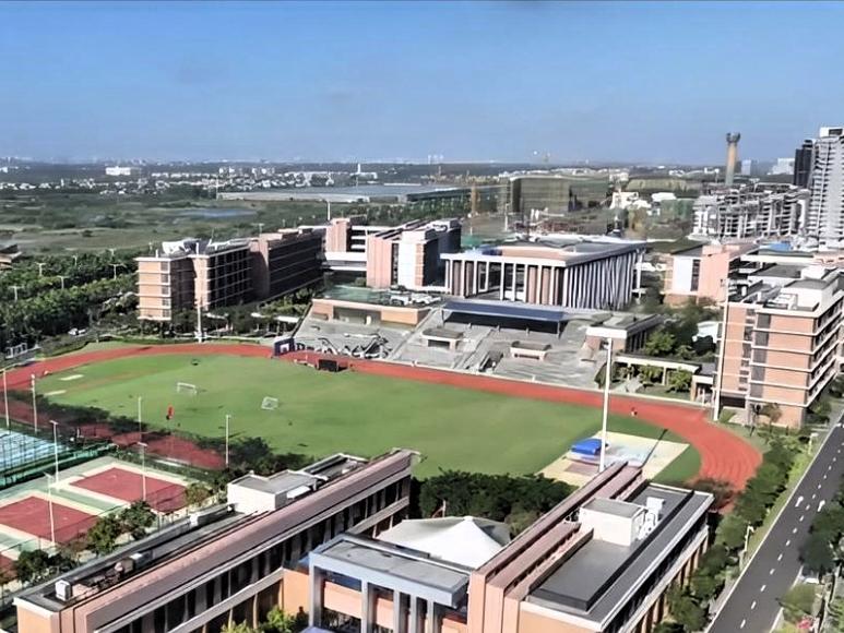 朋友和老伴带着孙子，刚从美国回来。

这几年，老俩口一年有一半的时间，在美国帮助