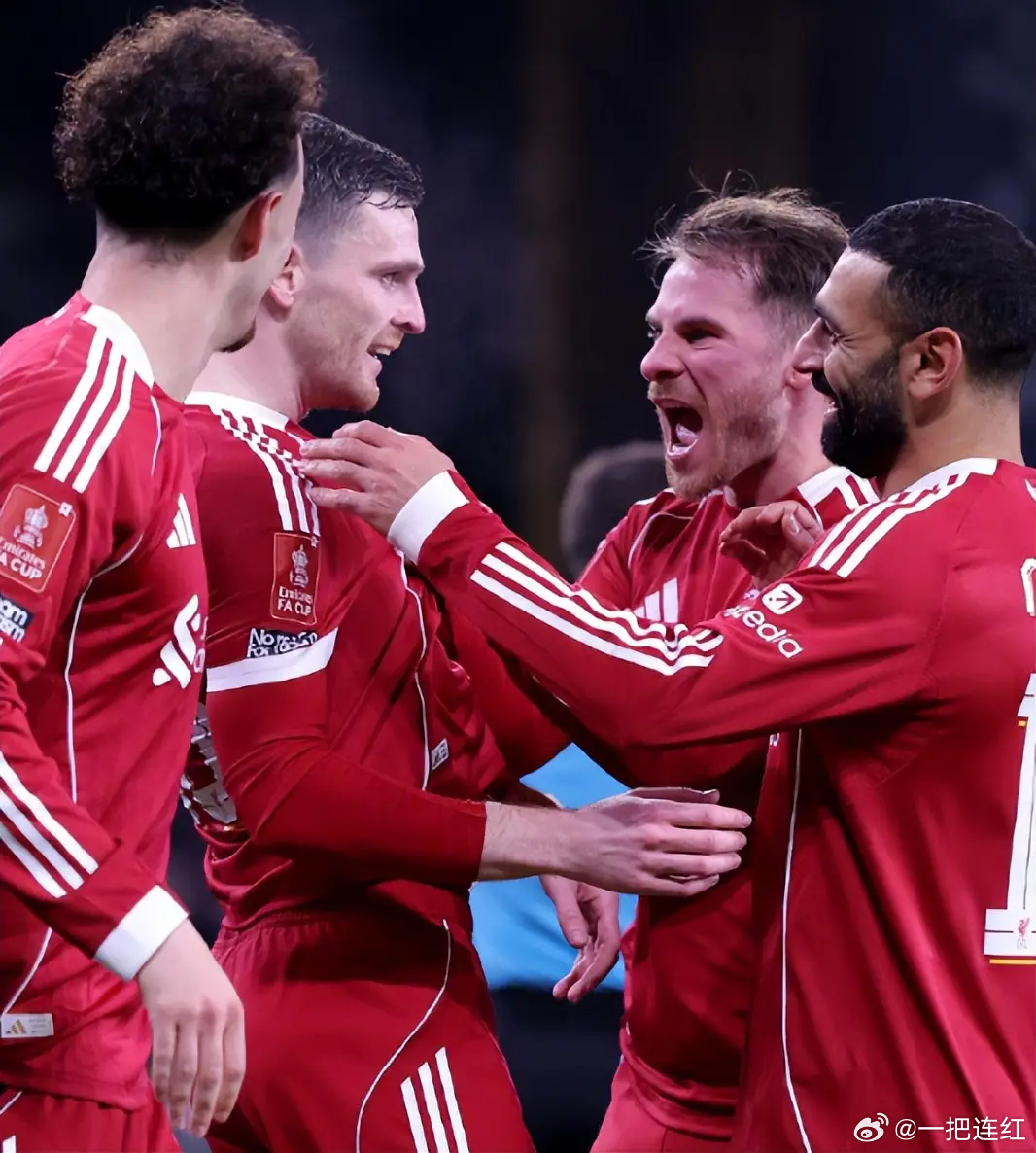 狼队1比3利物浦3:1！萨拉赫连场破门，斯洛特一雪前耻，利物浦复仇英超副班长本赛