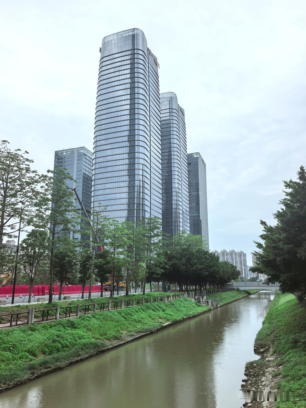 在琶洲五百强大厦喝茶
真心话茶局
琶洲五百强大厦一座座落成了开始营业了。
今天和
